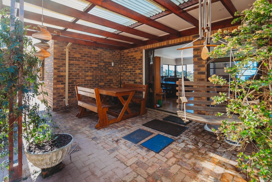 3 Bedroom Property for Sale in Wilderness Heights Western Cape